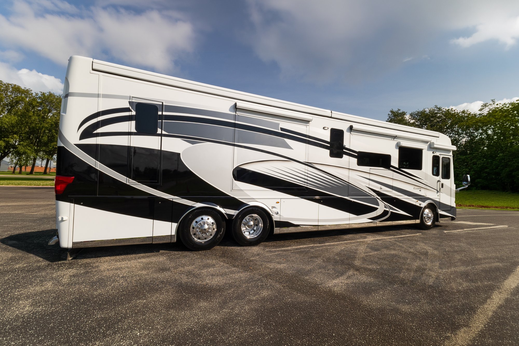 2024 Newmar Essex 4551