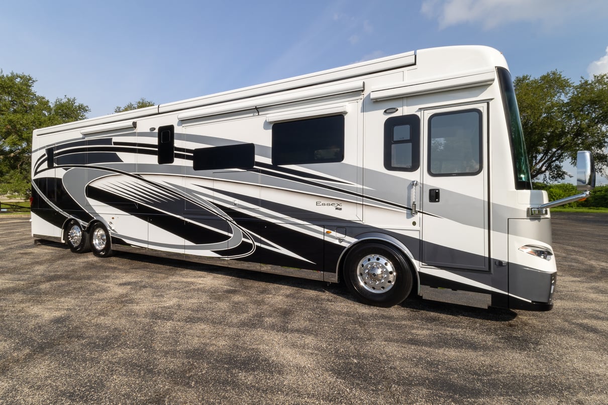 2024 Newmar Essex 4551 gallery image-2