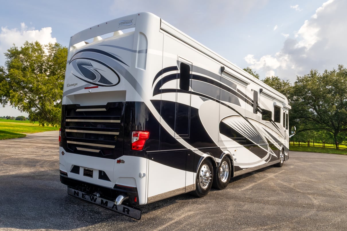 2024 Newmar Essex 4551 gallery image-5