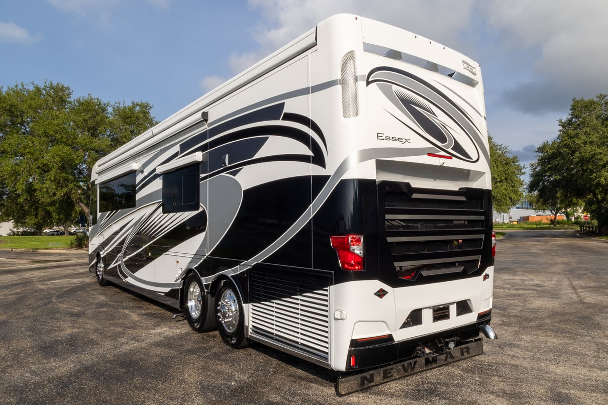 2024 Newmar Essex 4551 gallery image-7