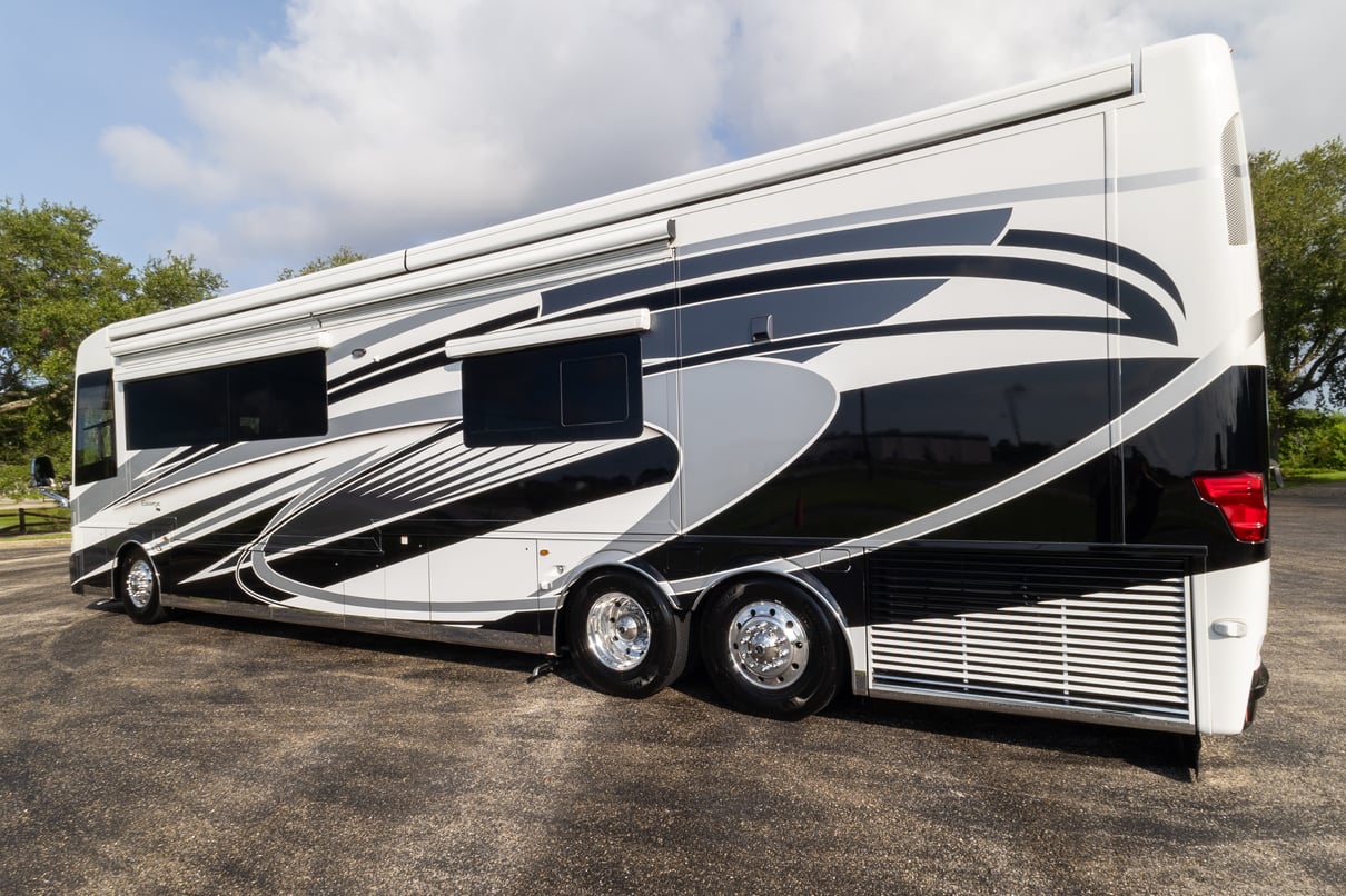 2024 Newmar Essex 4551 gallery image-8