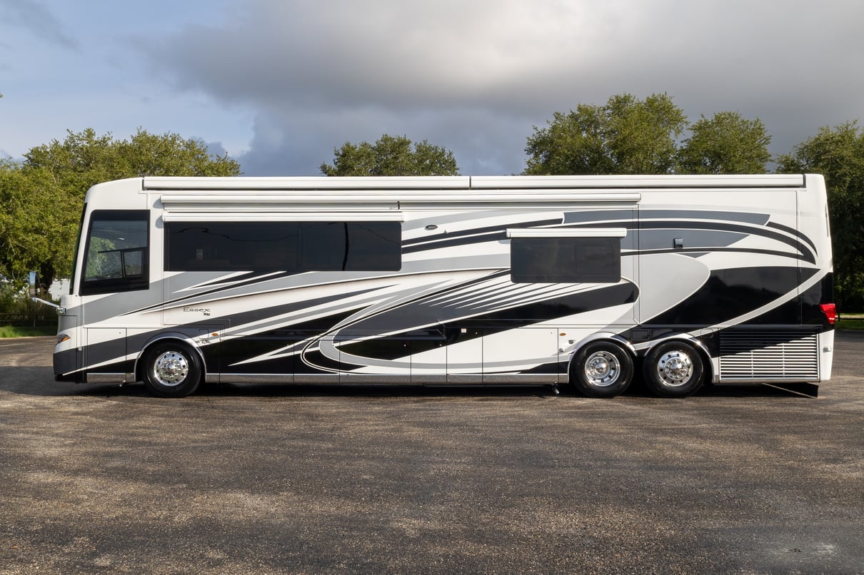 2024 Newmar Essex 4551 gallery image-9