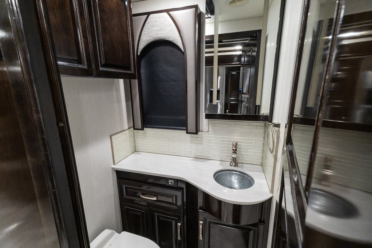 2024 Newmar Essex 4551 gallery image-23