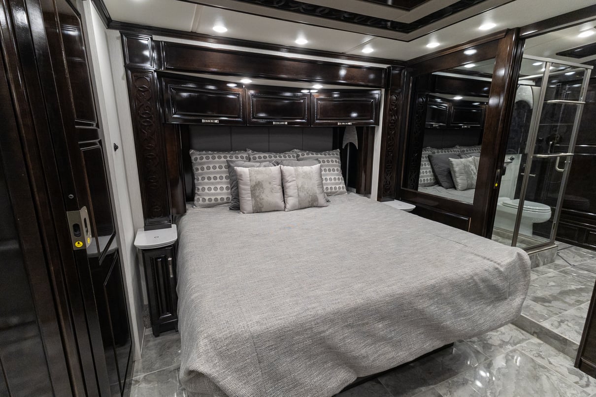 2024 Newmar Essex 4551 gallery image-25