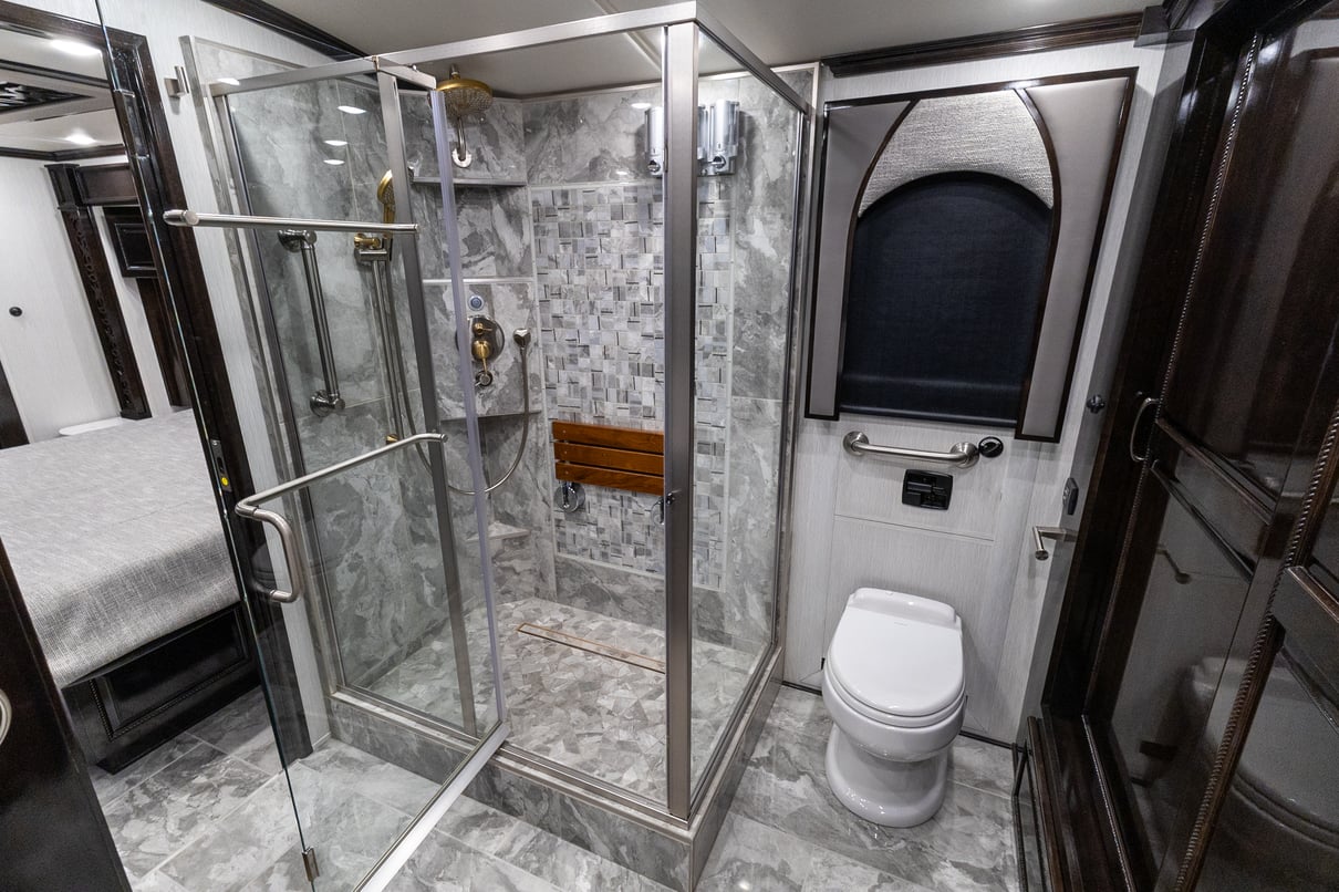 2024 Newmar Essex 4551 gallery image-31