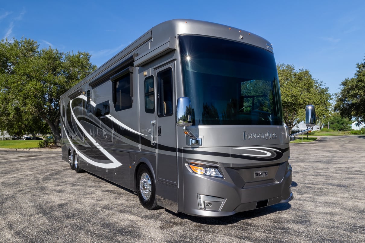 2019 Newmar London Aire 4551 gallery image-1
