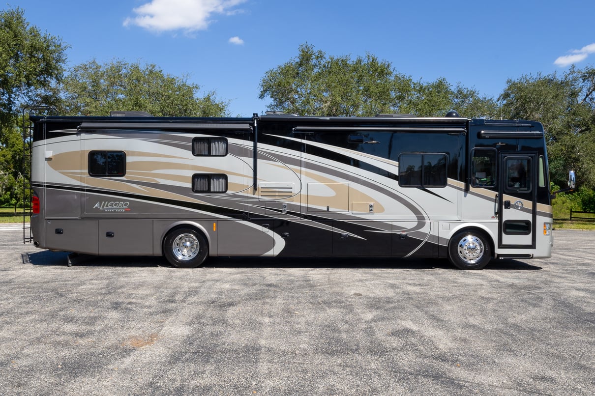 2017 Tiffin Allegro Red 38QBA gallery image-3