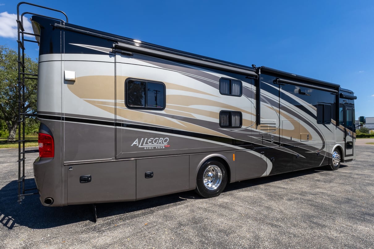 2017 Tiffin Allegro Red 38QBA gallery image-4