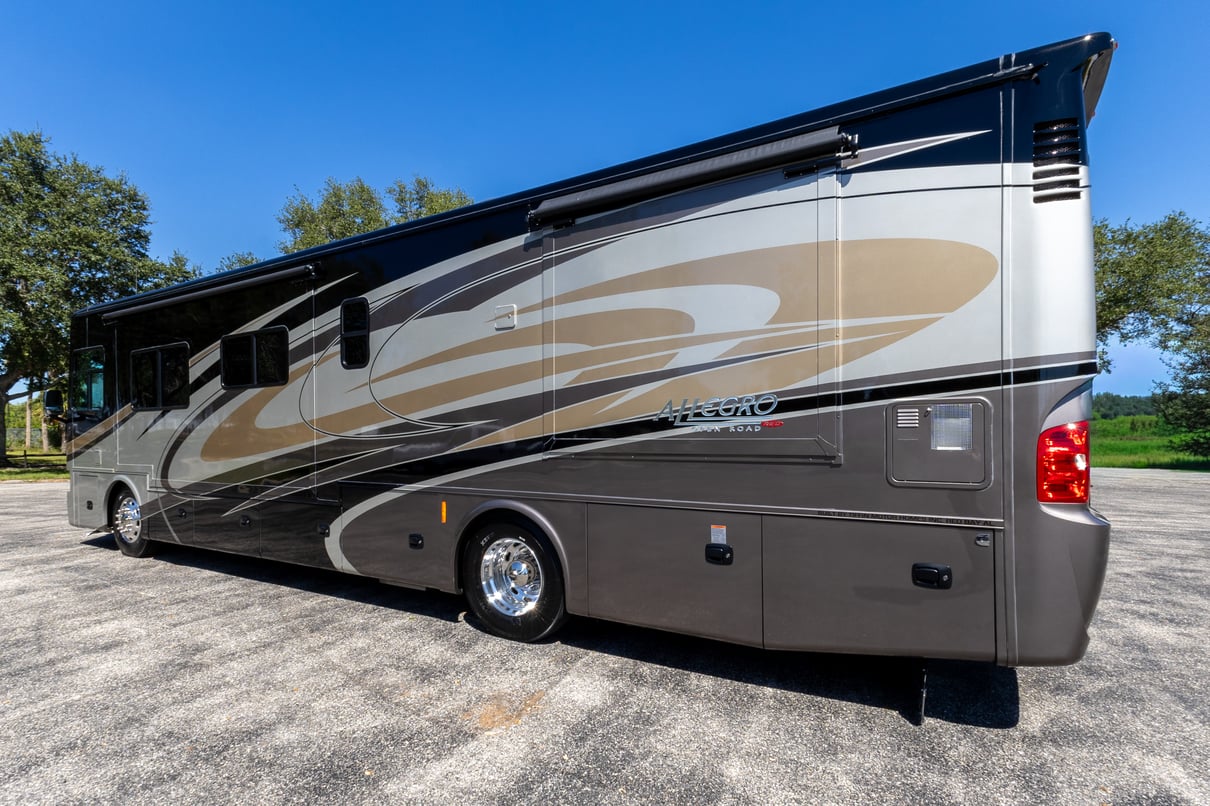 2017 Tiffin Allegro Red 38QBA gallery image-8