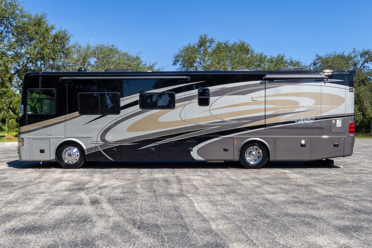 2017 Tiffin Allegro Red 38QBA gallery image-9