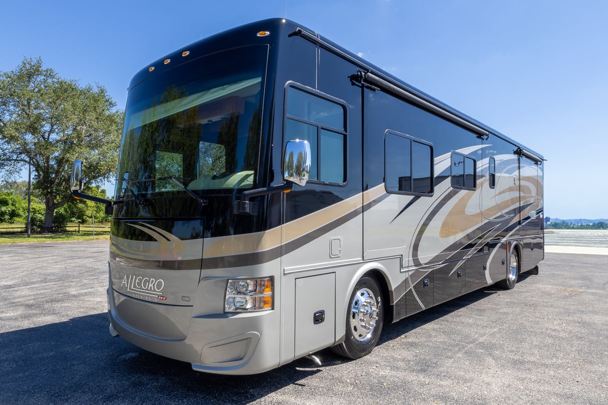 2017 Tiffin Allegro Red 38QBA gallery image-11