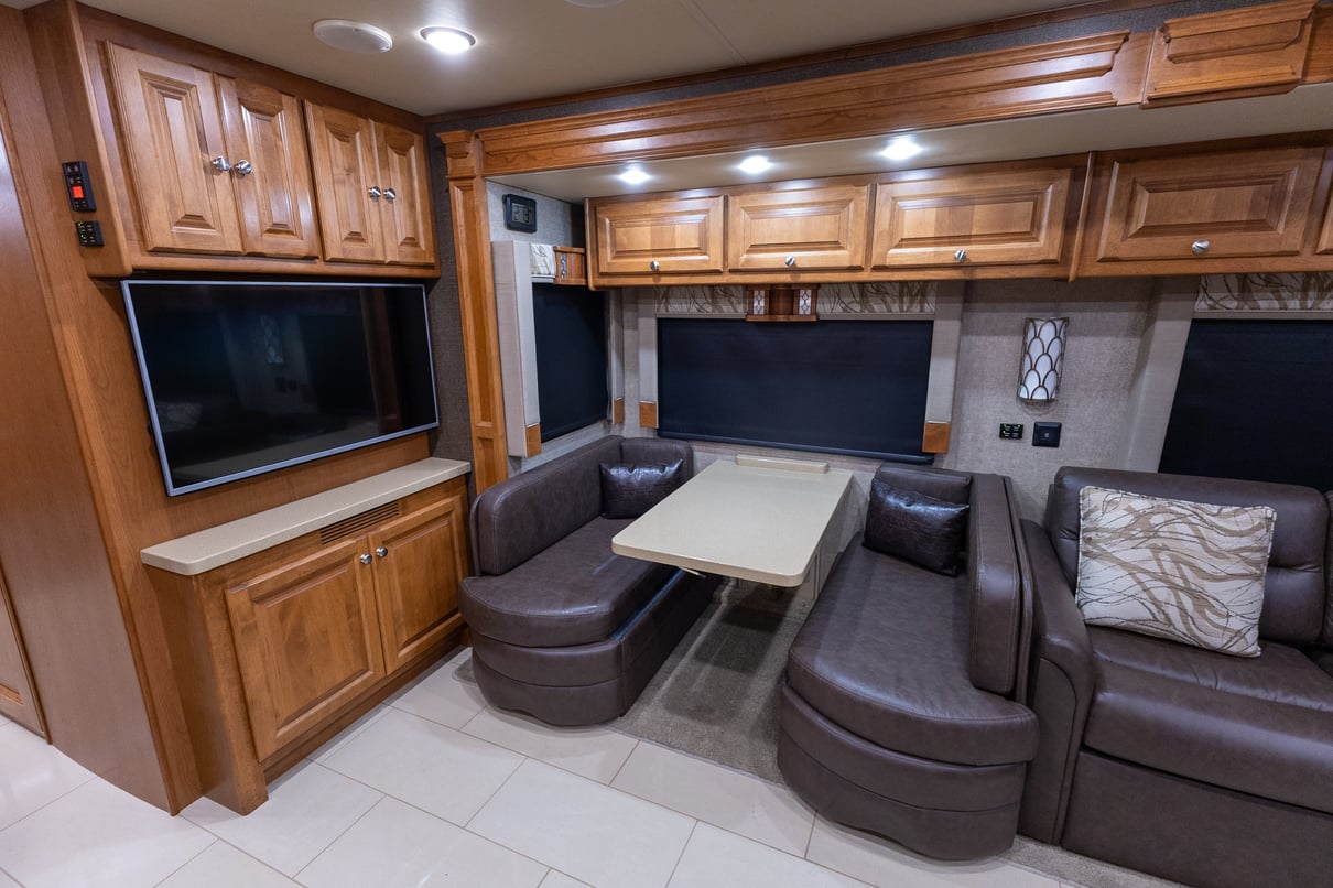 2017 Tiffin Allegro Red 38QBA gallery image-16