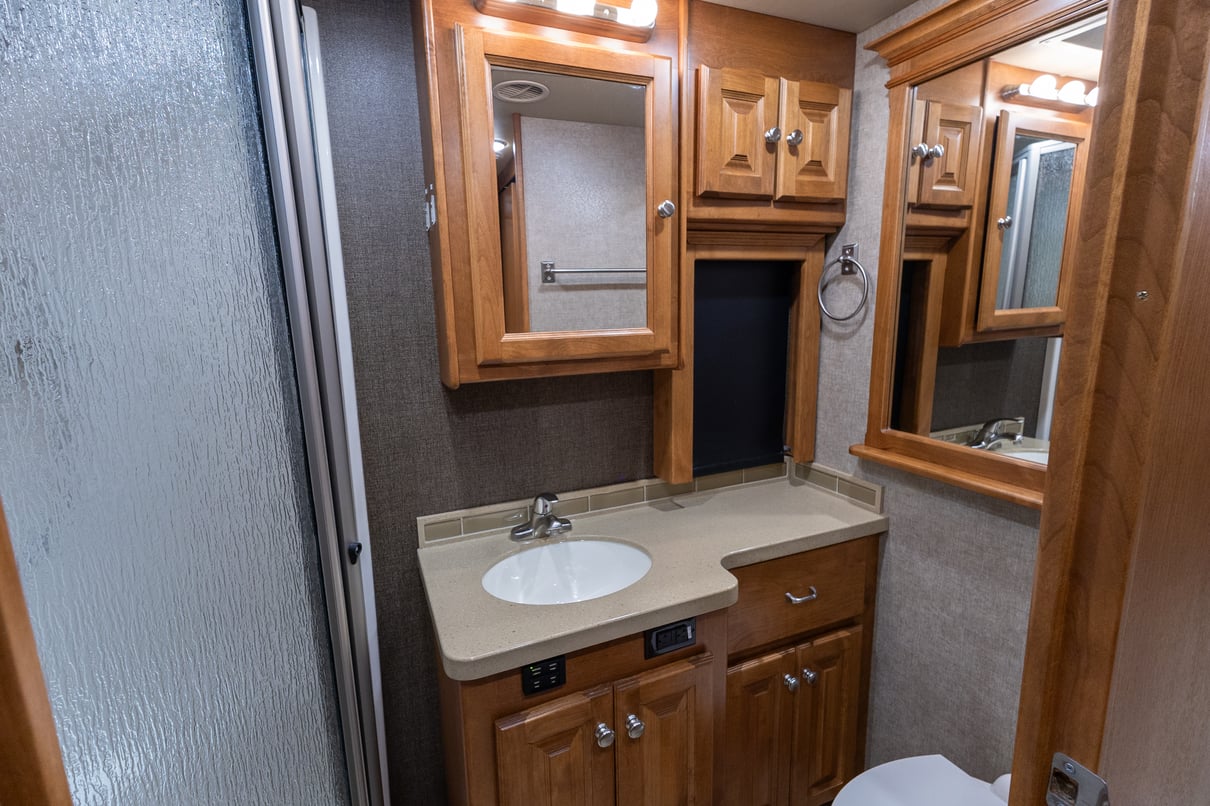 2017 Tiffin Allegro Red 38QBA gallery image-22