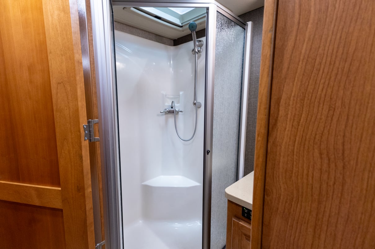 2017 Tiffin Allegro Red 38QBA gallery image-23