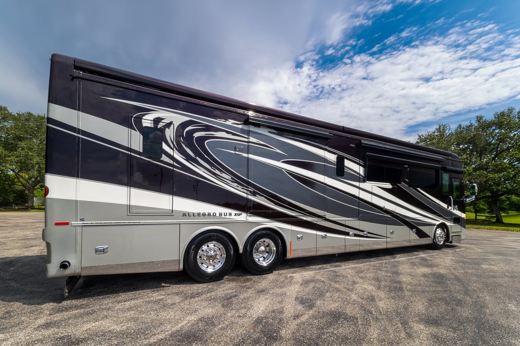 2022 Tiffin Allegro Bus 45FP
