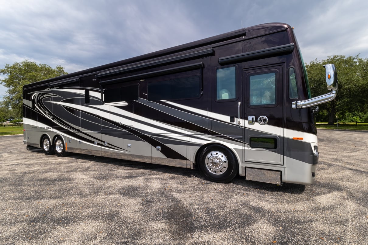 2022 Tiffin Allegro Bus 45FP gallery image-2
