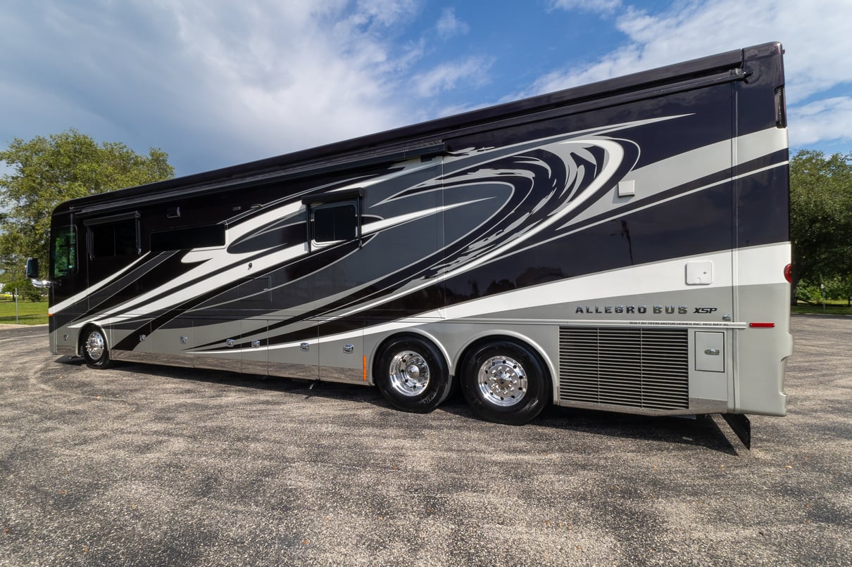 2022 Tiffin Allegro Bus 45FP gallery image-8