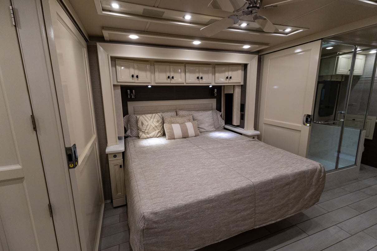 2022 Tiffin Allegro Bus 45FP gallery image-24