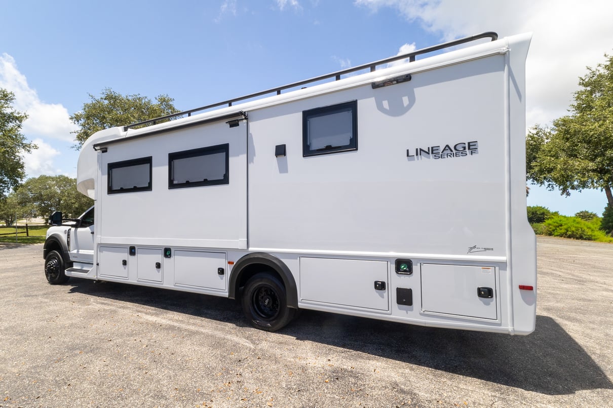 2026 Grand Design Lineage 31ZW gallery image-8