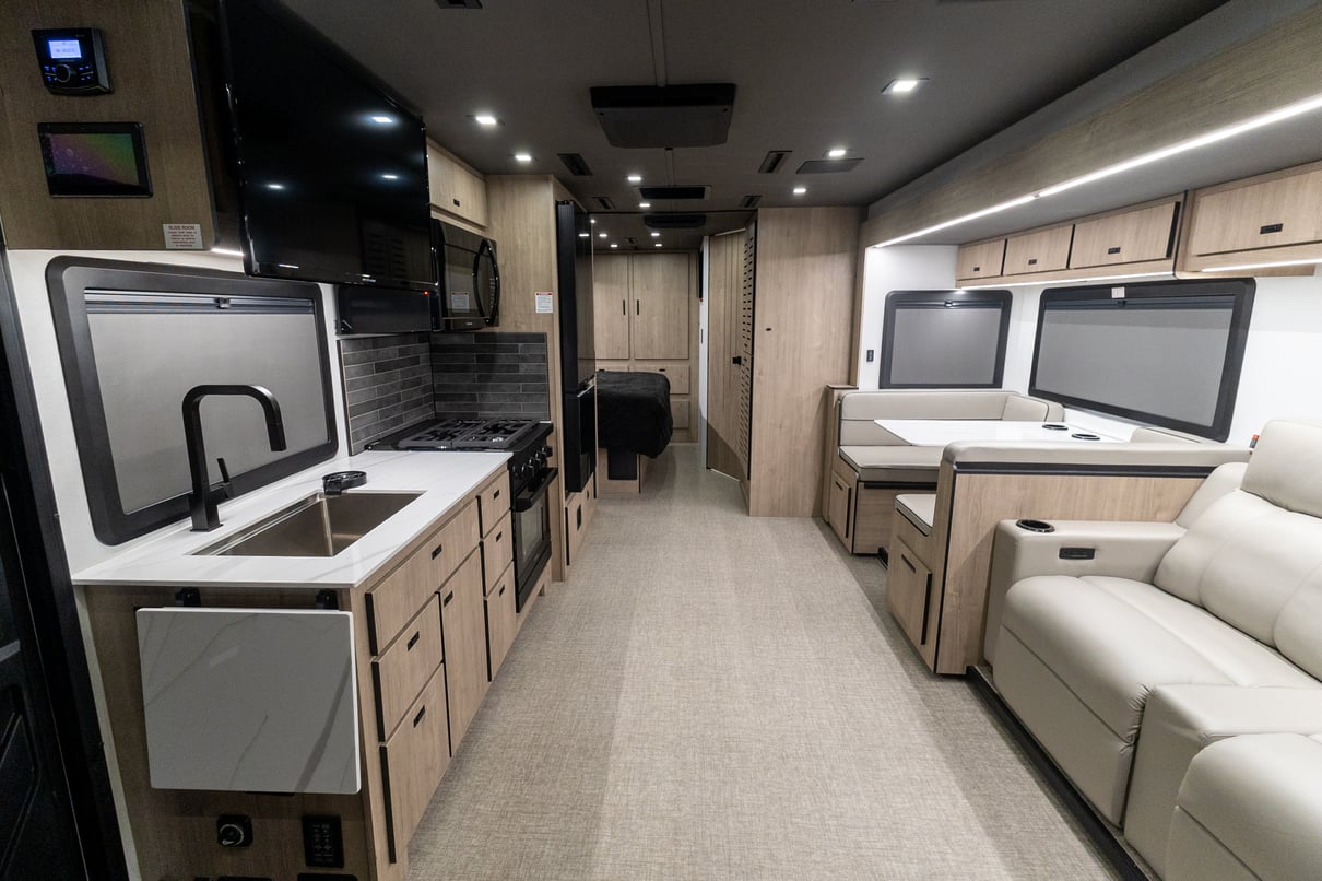 2026 Grand Design Lineage 31ZW gallery image-14