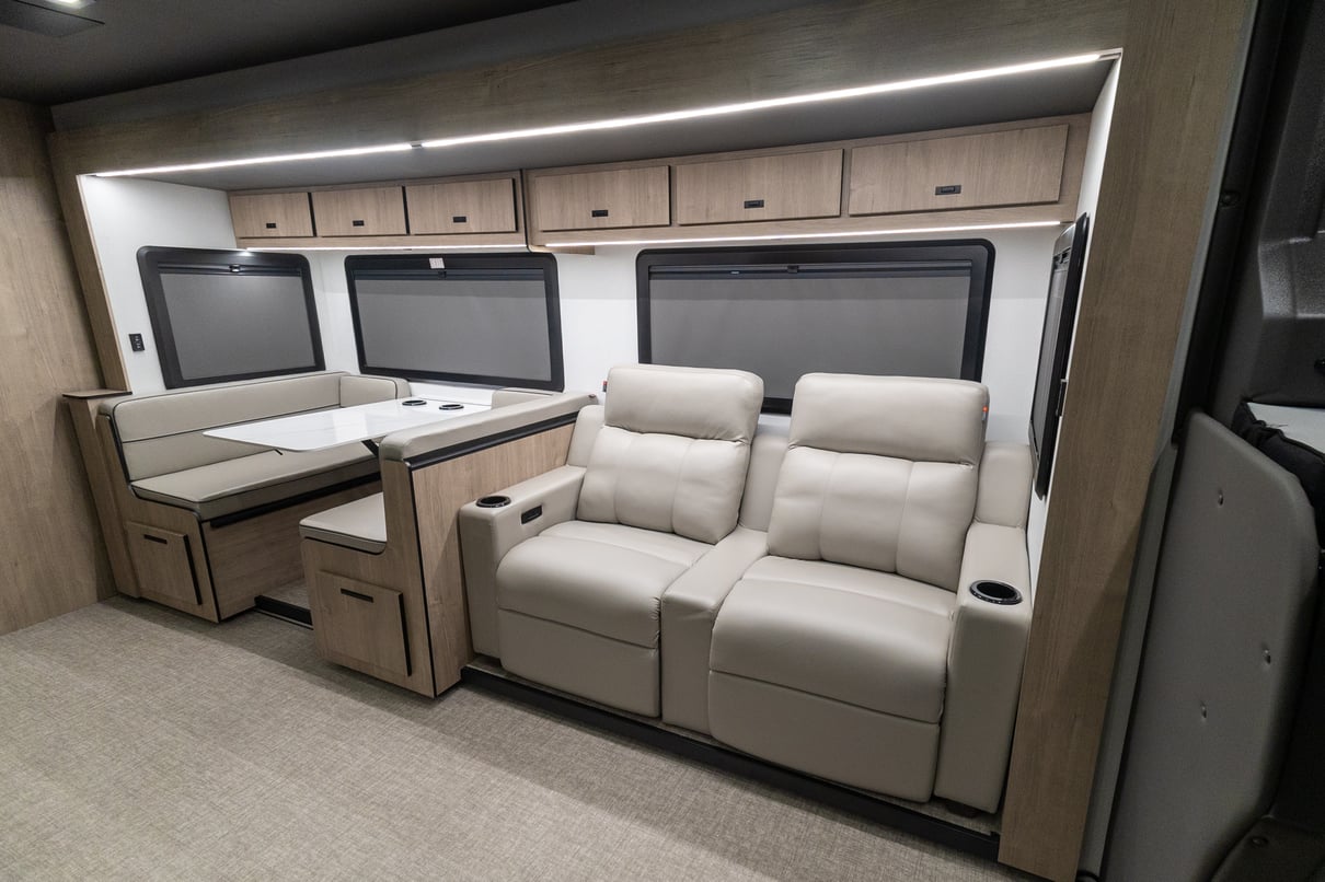 2026 Grand Design Lineage 31ZW gallery image-20