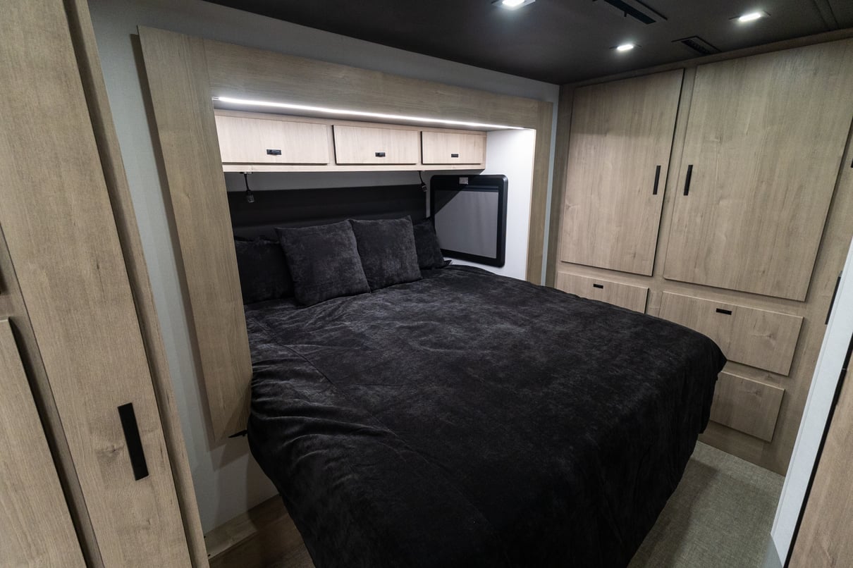 2026 Grand Design Lineage 31ZW gallery image-22