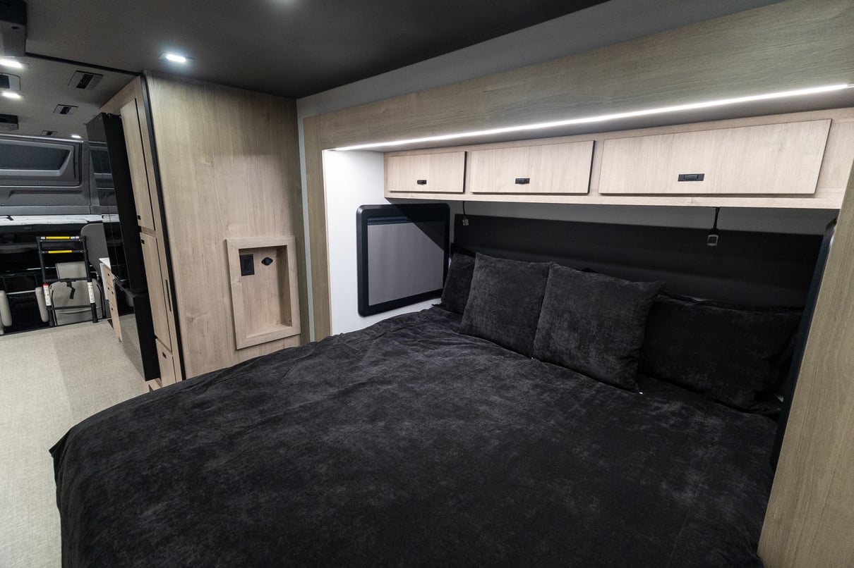 2026 Grand Design Lineage 31ZW gallery image-24