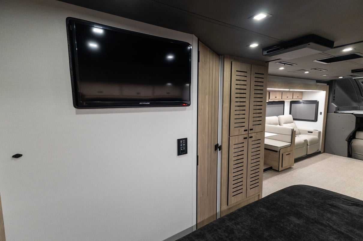 2026 Grand Design Lineage 31ZW gallery image-25
