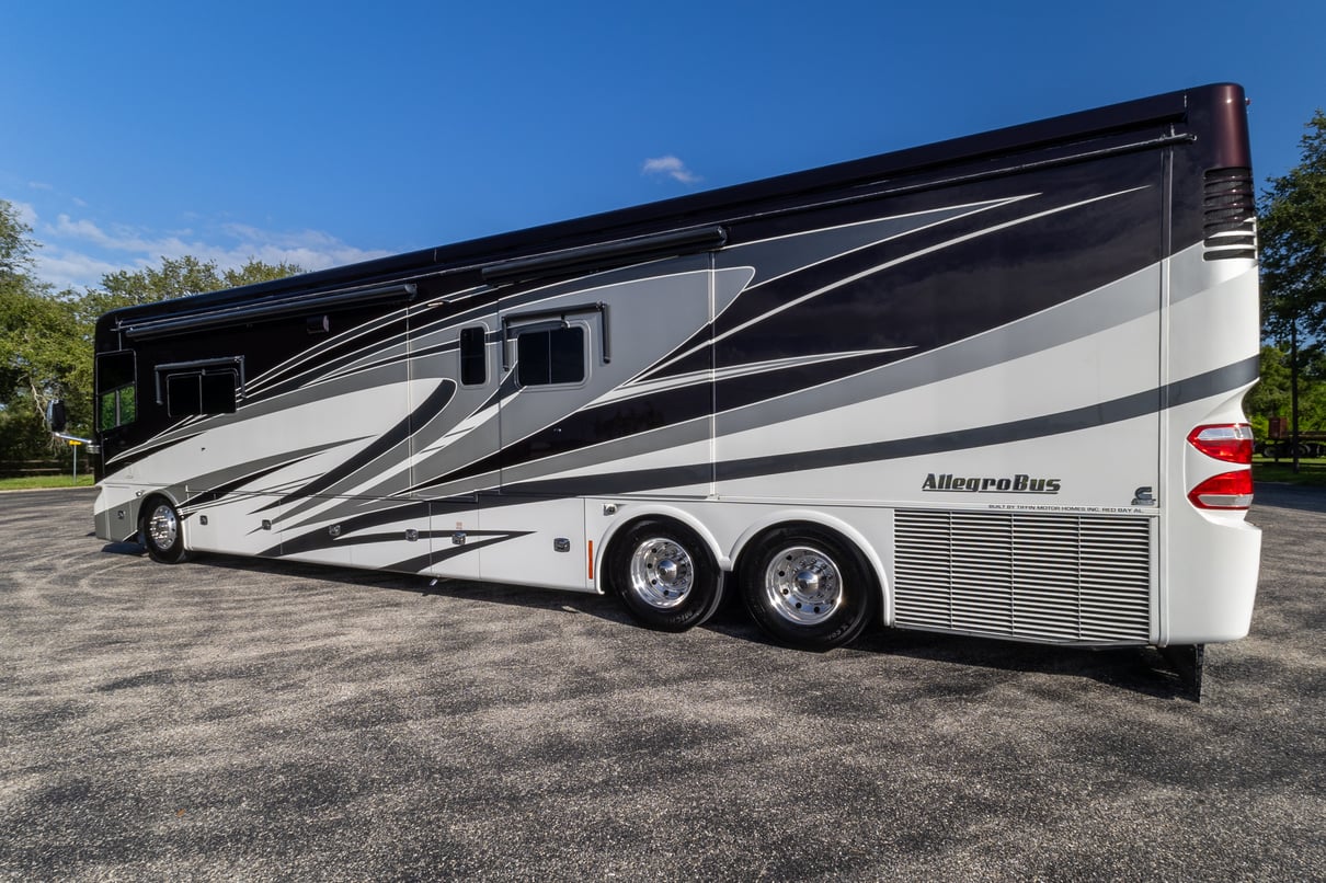 2015 Tiffin Allegro Bus 45 LP gallery image-8