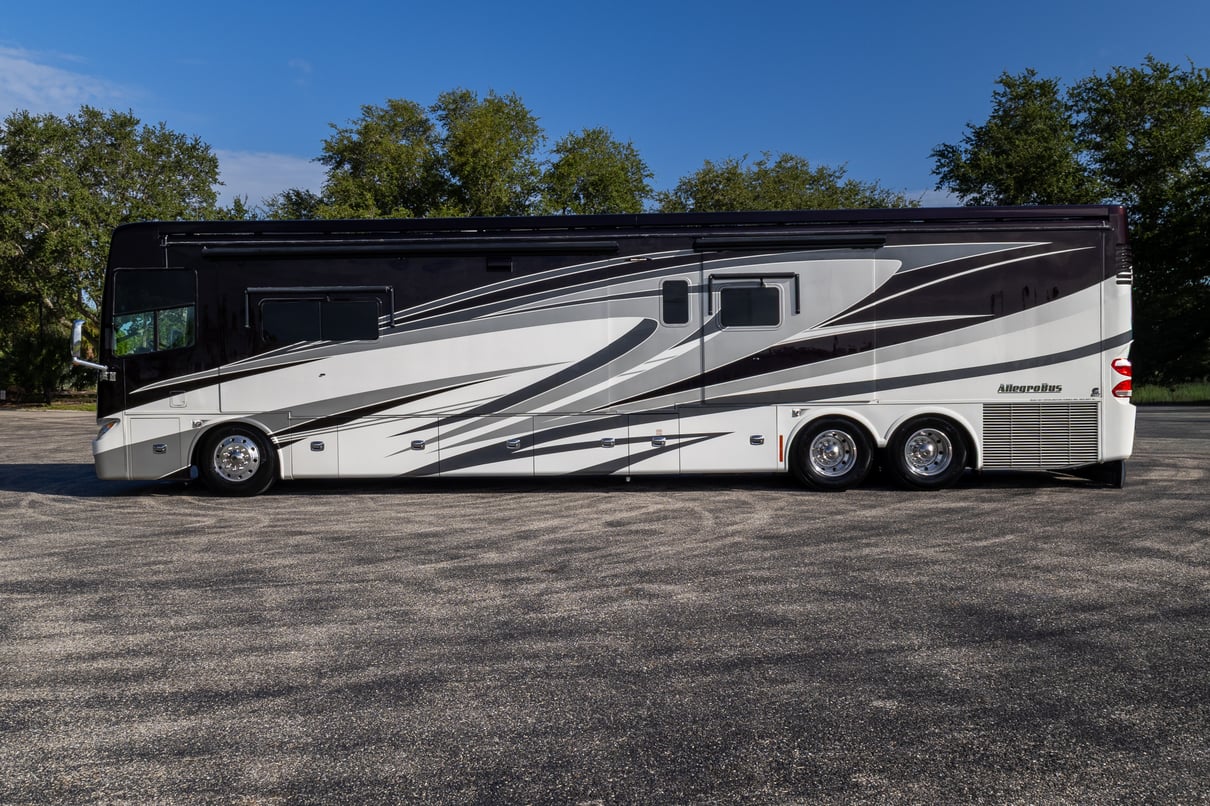 2015 Tiffin Allegro Bus 45 LP gallery image-9