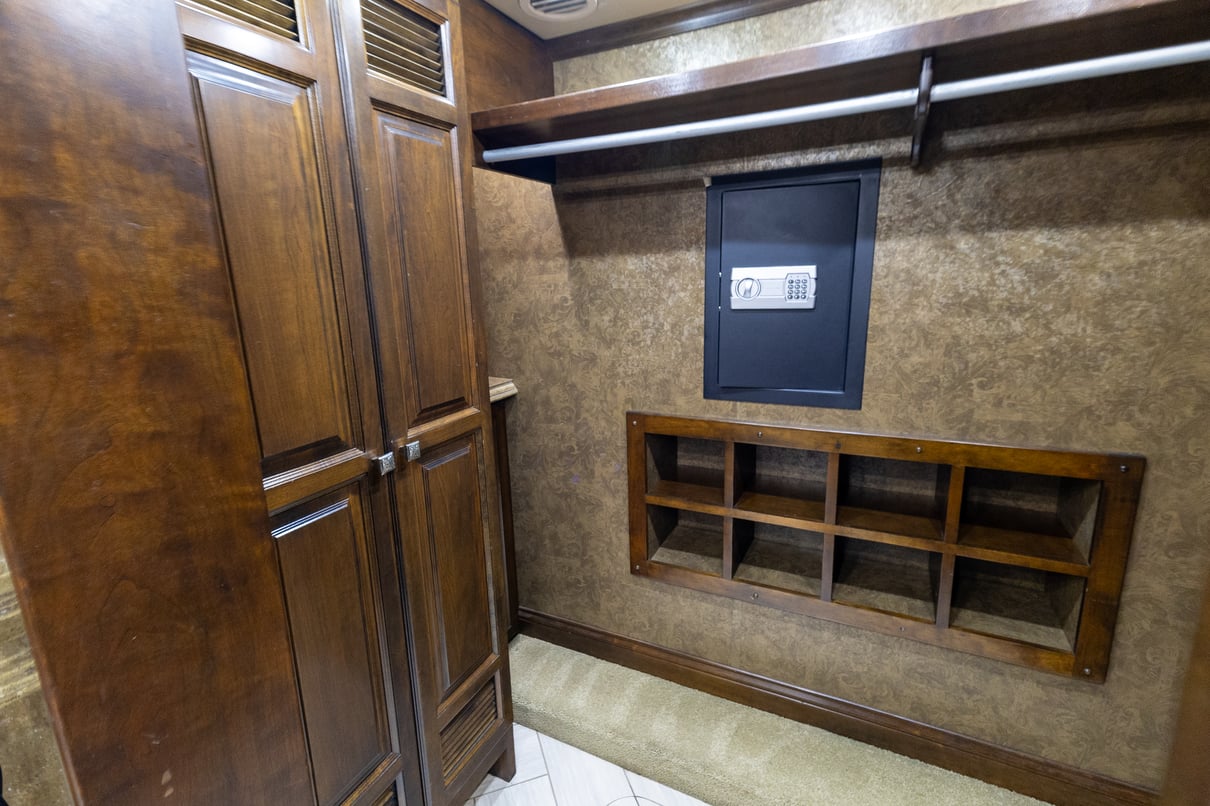 2015 Tiffin Allegro Bus 45 LP gallery image-31