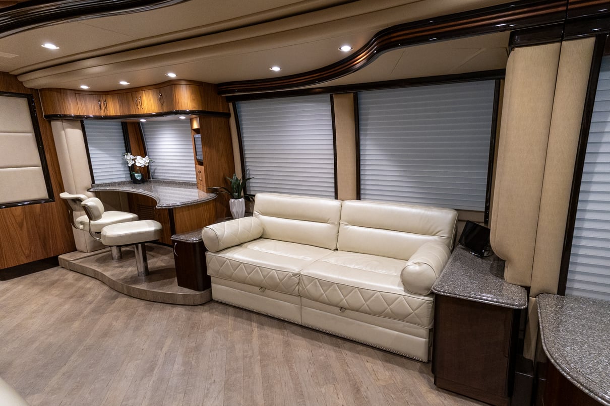 2014 Prevost Liberty H3 45 gallery image-15