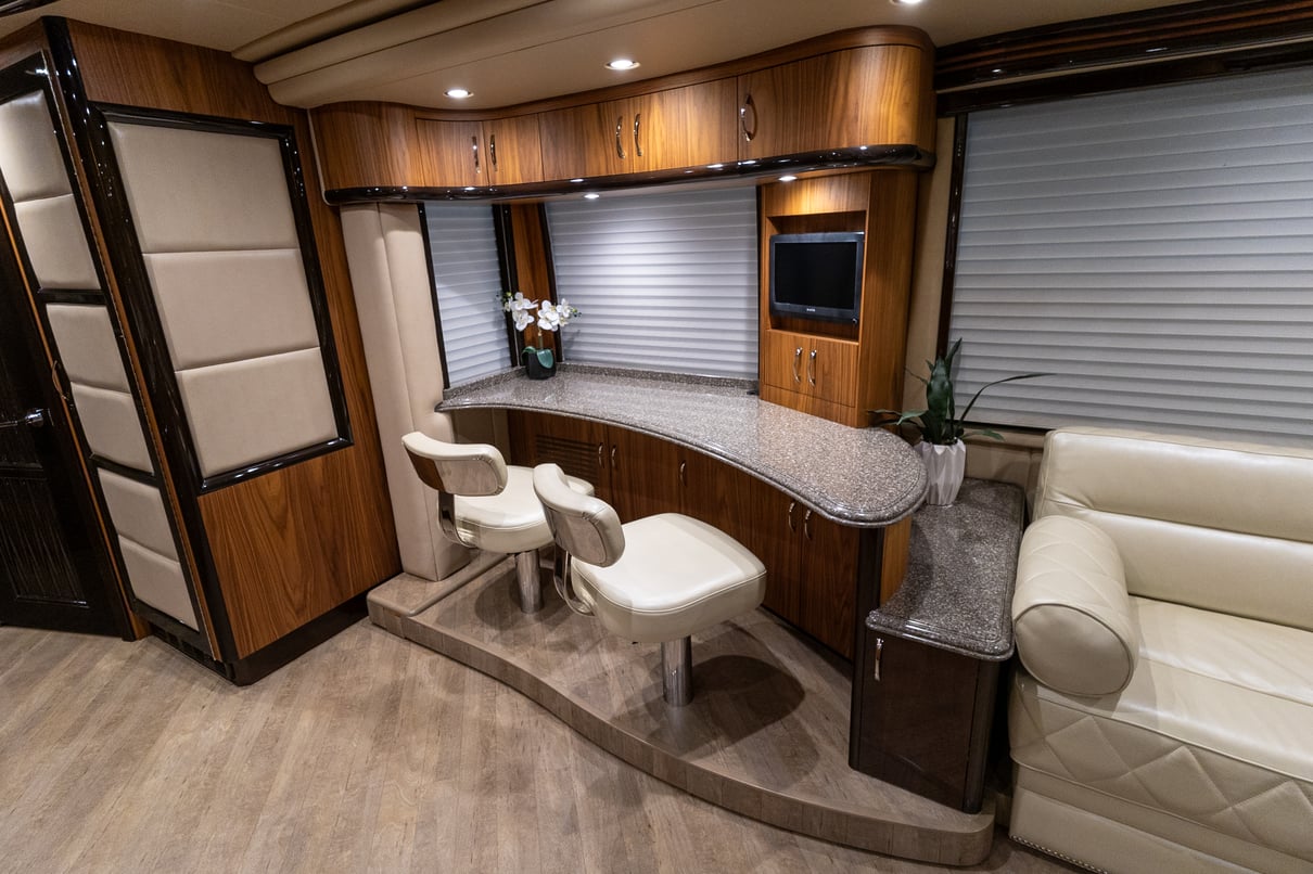 2014 Prevost Liberty H3 45 gallery image-16