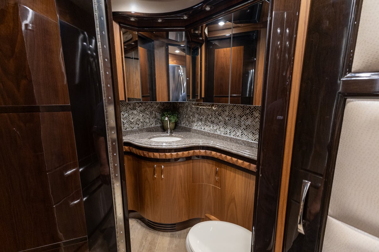 2014 Prevost Liberty H3 45 gallery image-22