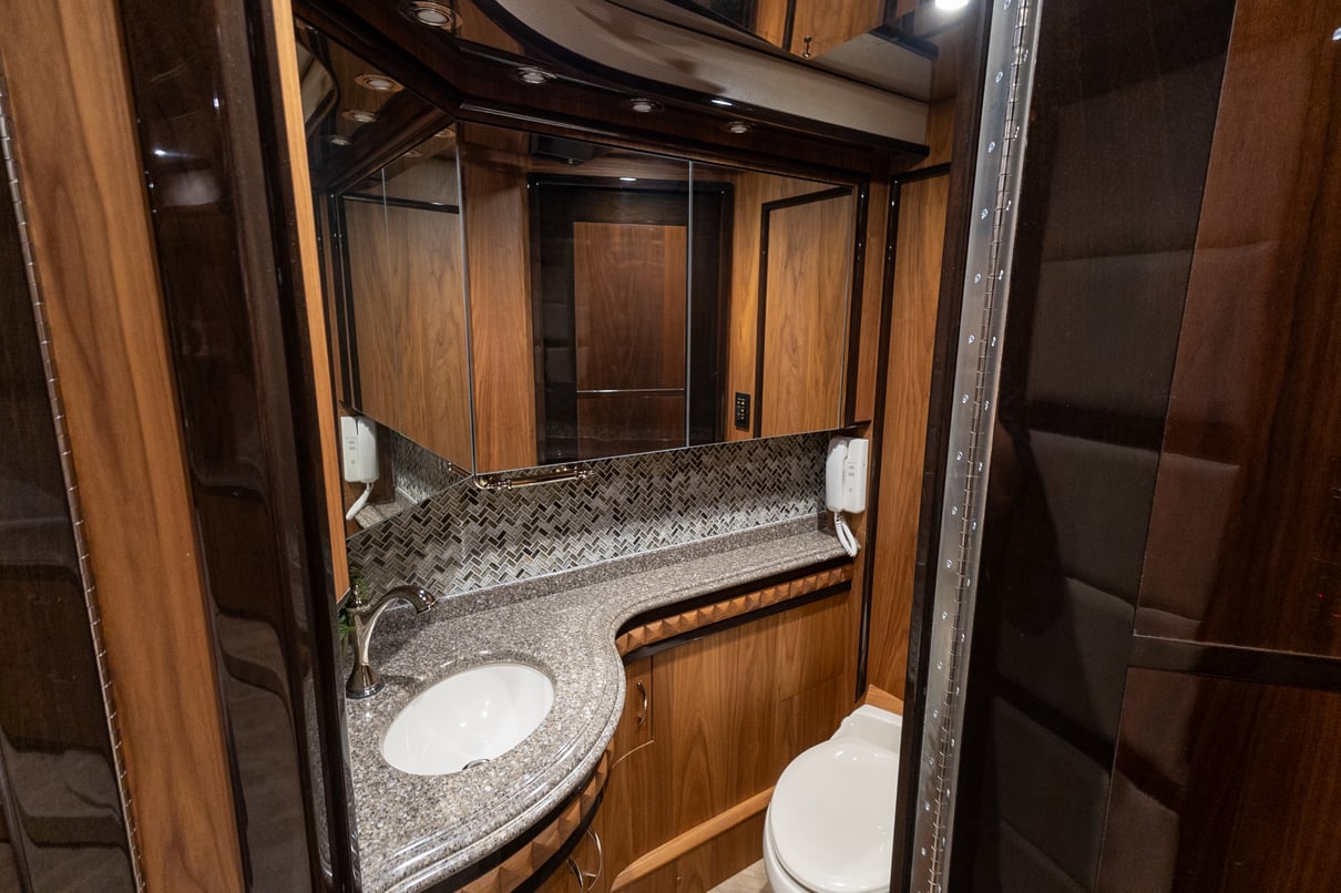 2014 Prevost Liberty H3 45 gallery image-23