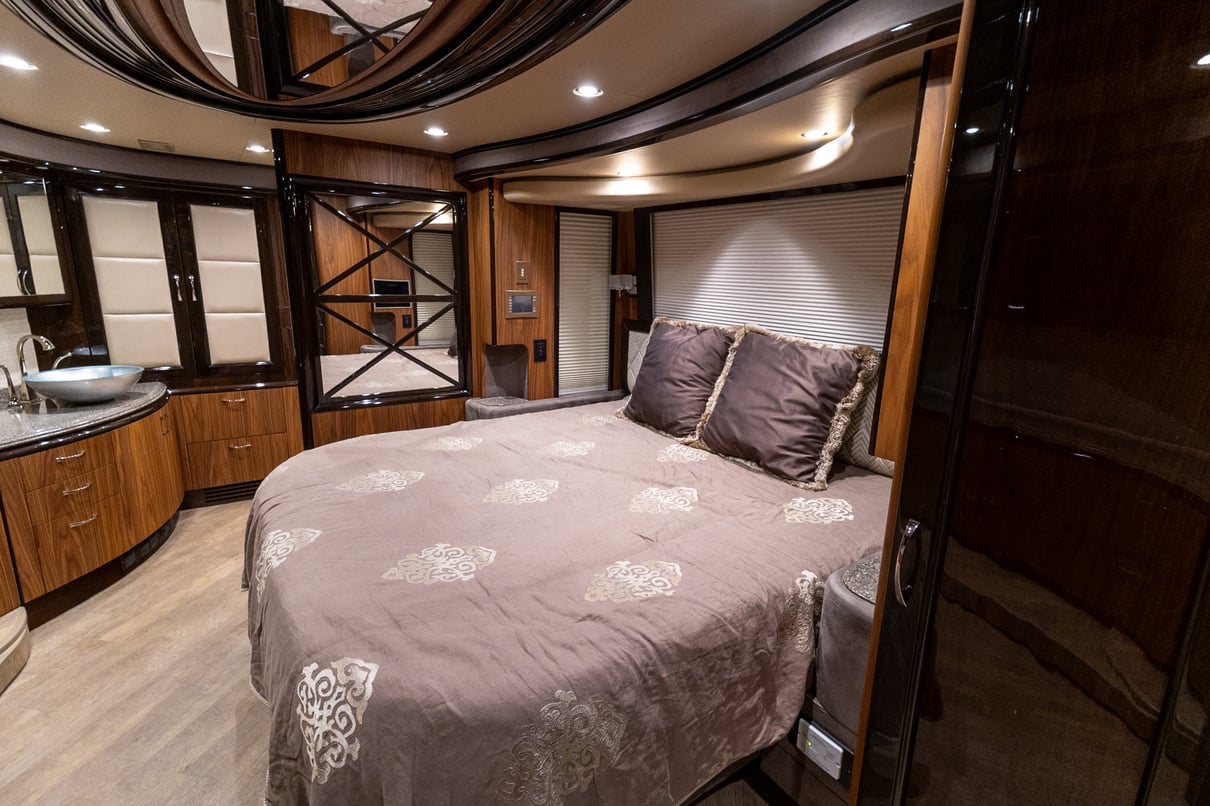2014 Prevost Liberty H3 45 gallery image-25