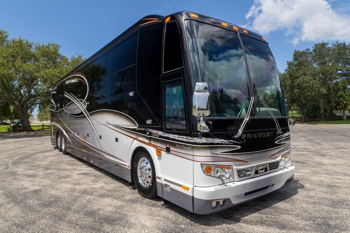 2015 Prevost Liberty H3 45 gallery image-1