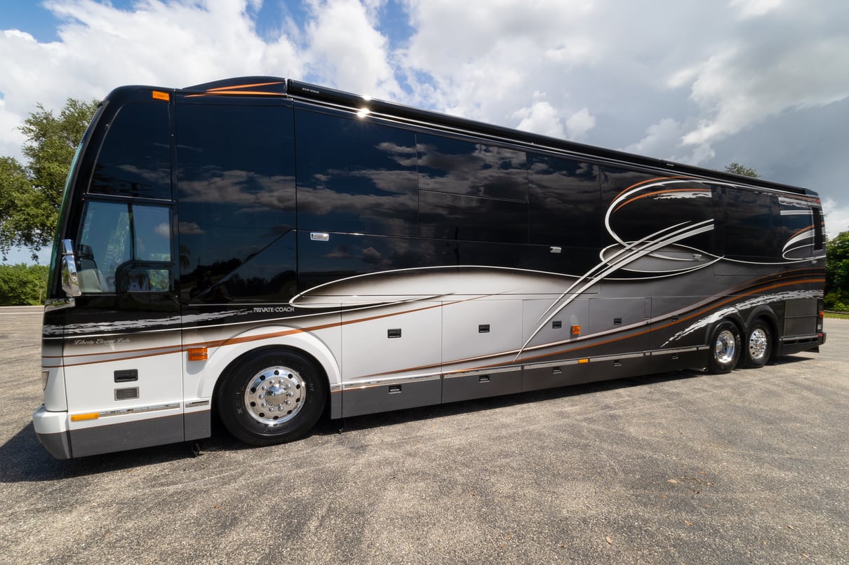 2015 Prevost Liberty H3 45 gallery image-10