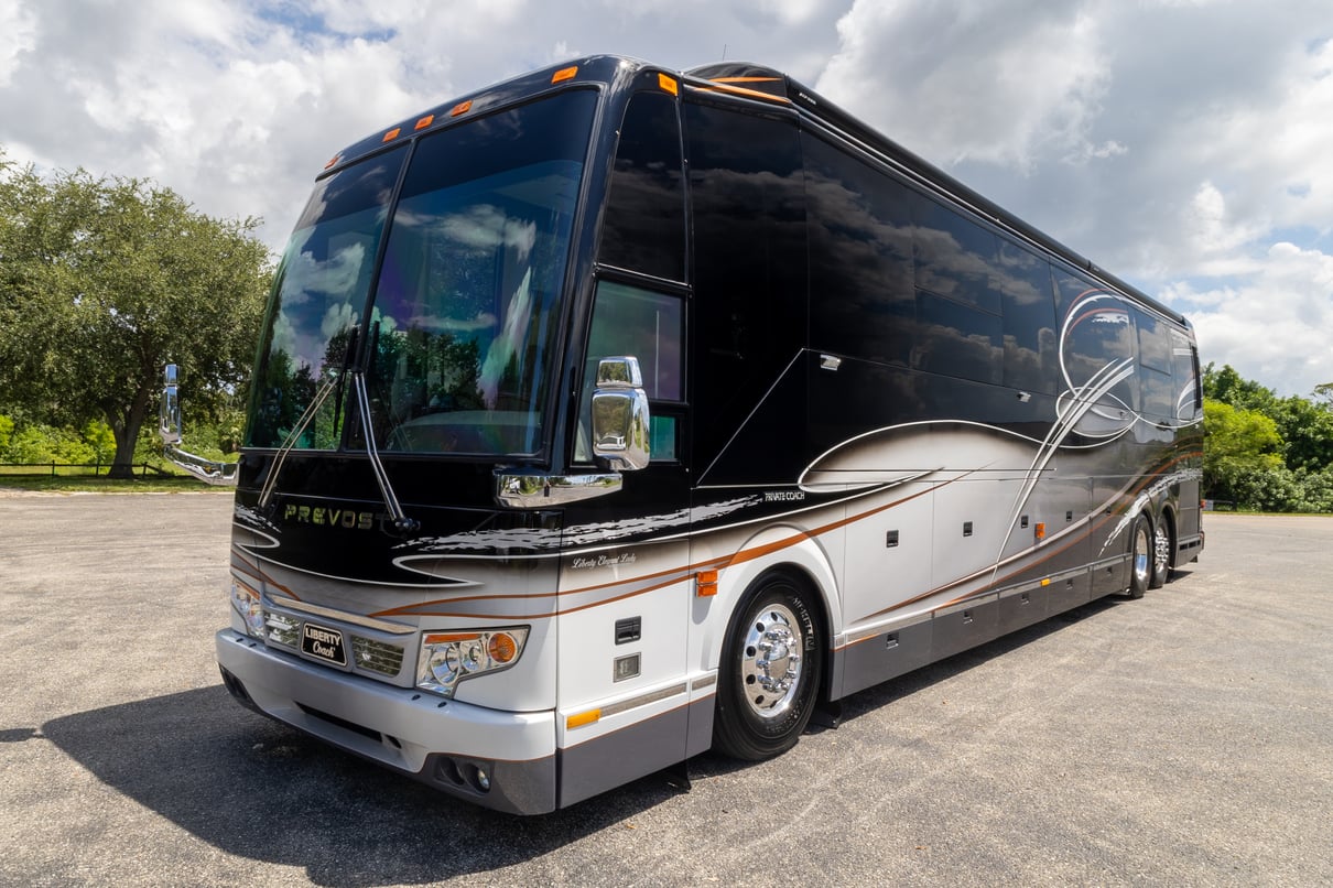 2015 Prevost Liberty H3 45 gallery image-11