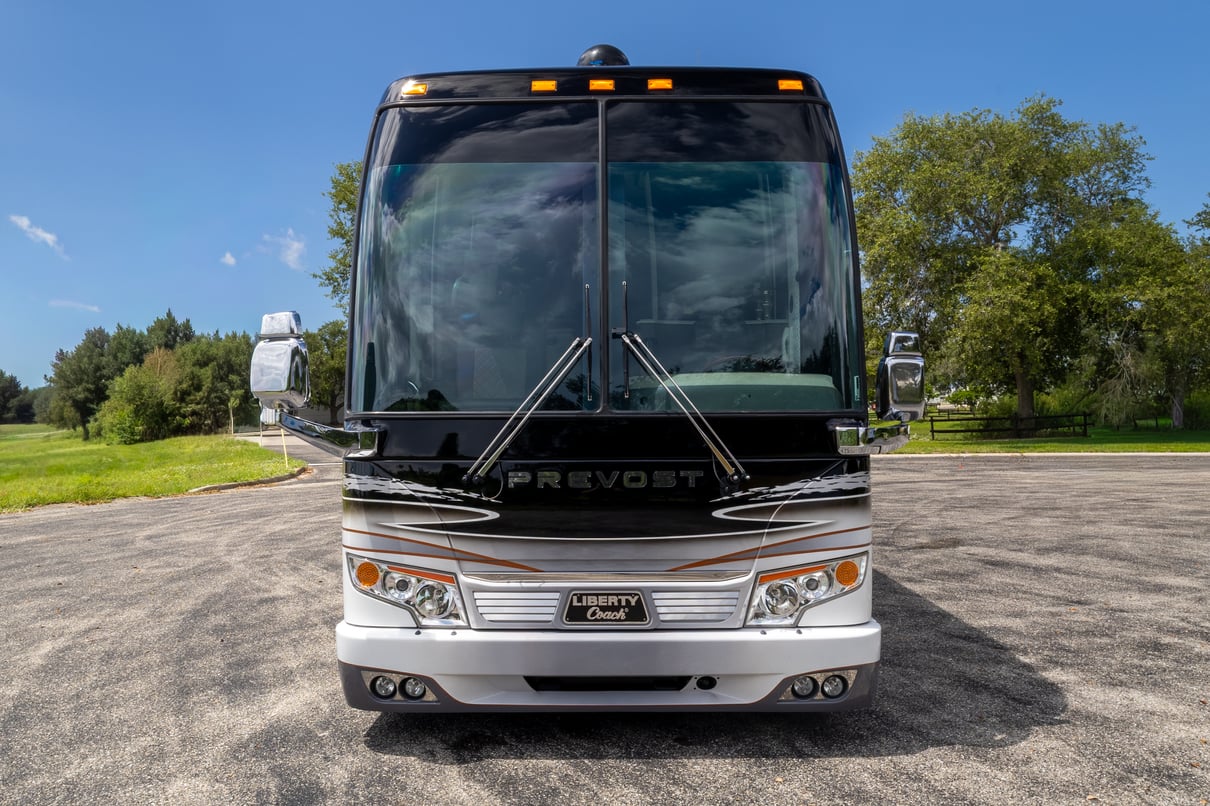 2015 Prevost Liberty H3 45 gallery image-12