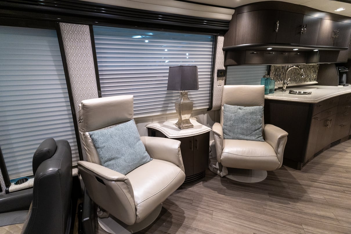 2015 Prevost Liberty H3 45 gallery image-15