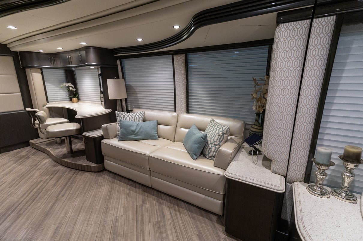 2015 Prevost Liberty H3 45 gallery image-19