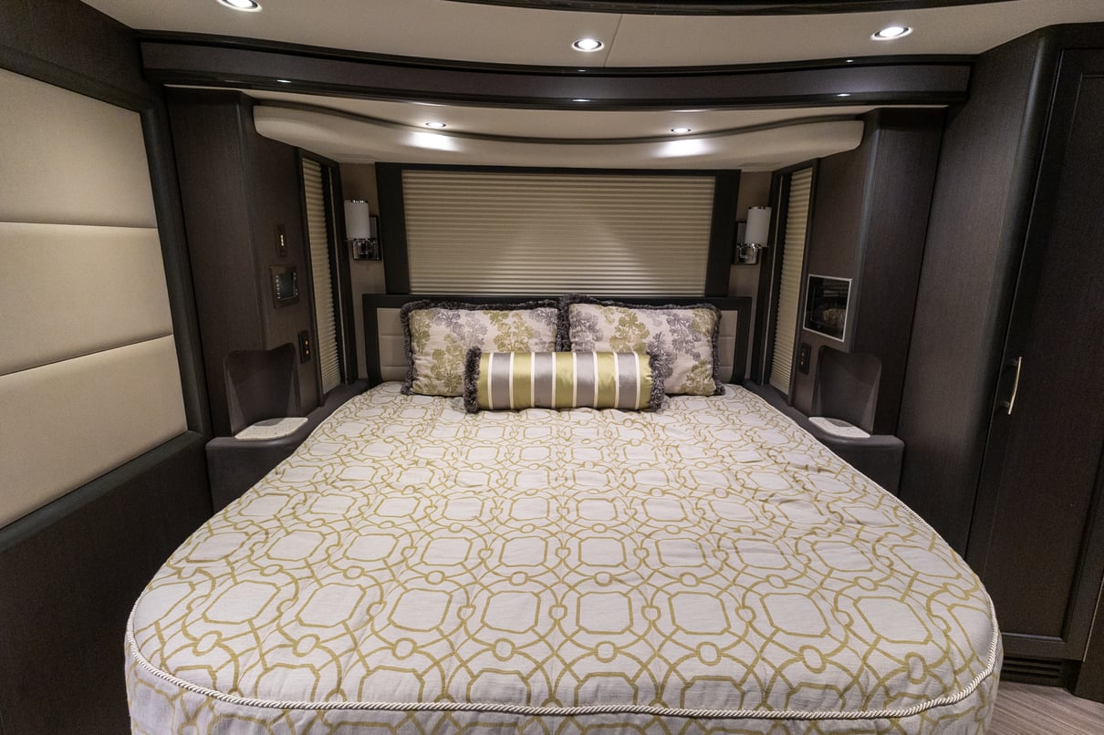 2015 Prevost Liberty H3 45 gallery image-25