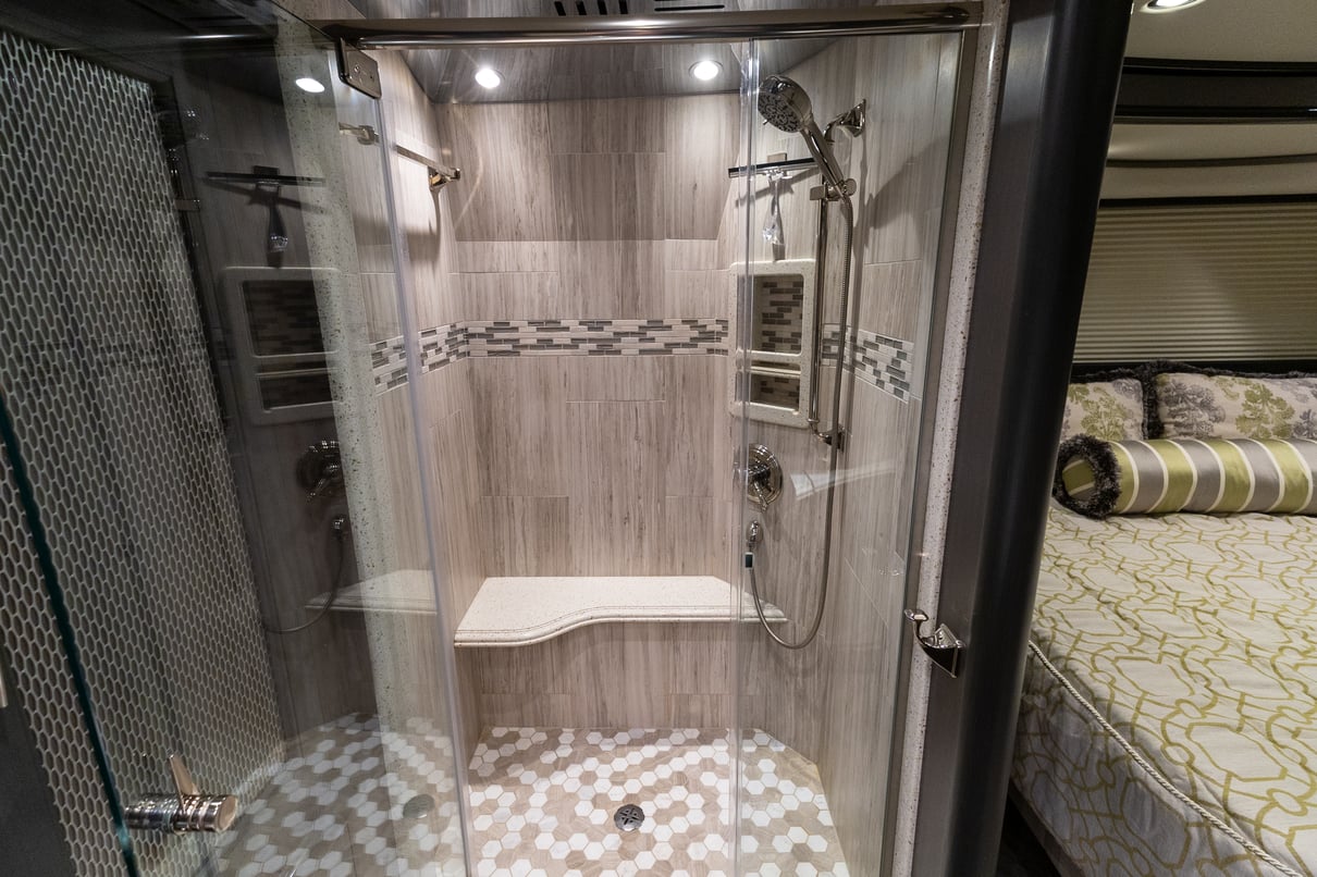 2015 Prevost Liberty H3 45 gallery image-30