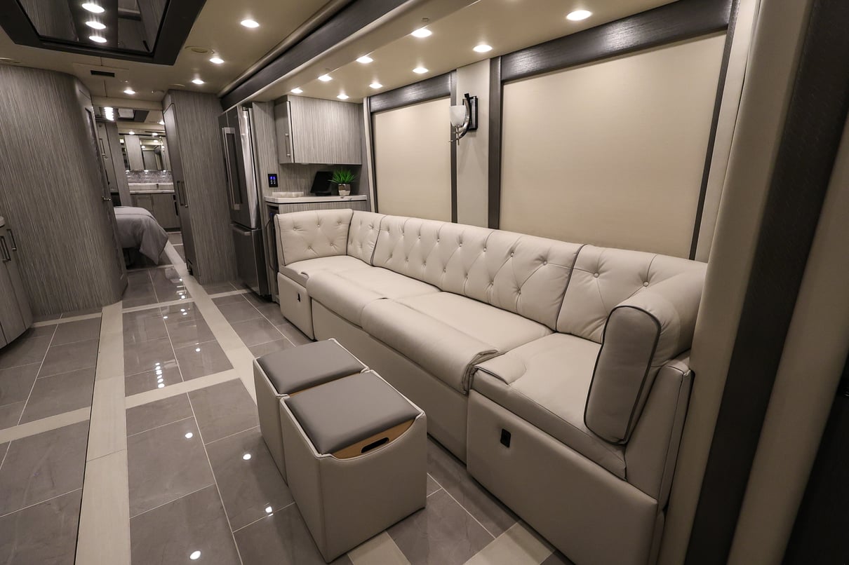 2022 Foretravel Realm Presidential LV2 gallery image-15