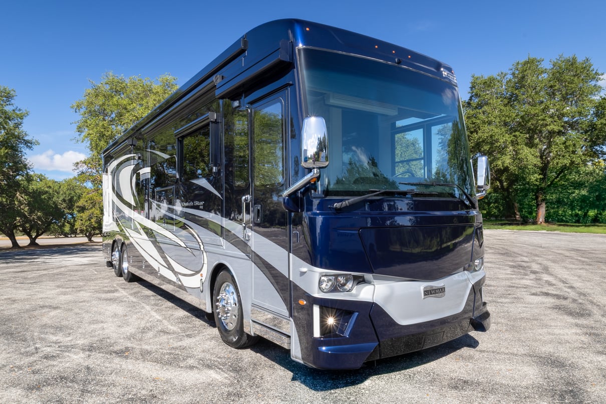 2022 Newmar Dutch Star 4081 gallery image-1