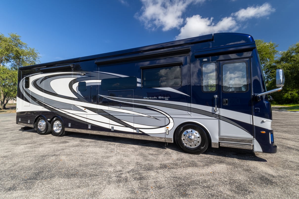 2022 Newmar Dutch Star 4081 gallery image-2