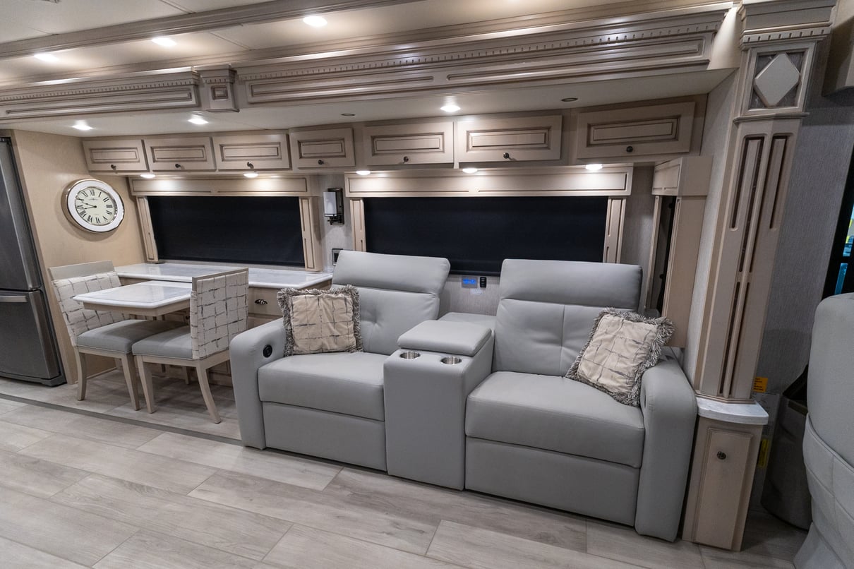 2022 Newmar Dutch Star 4081 gallery image-15