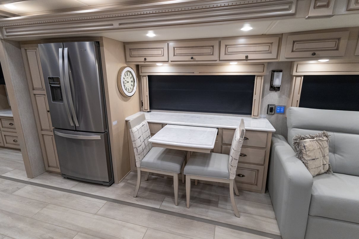 2022 Newmar Dutch Star 4081 gallery image-16