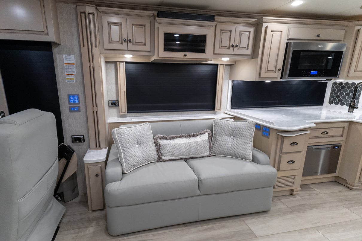 2022 Newmar Dutch Star 4081 gallery image-17